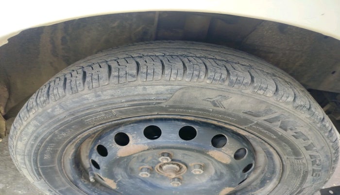 2012 Toyota Etios Liva GD, Diesel, Manual, 1,71,503 km, tyre