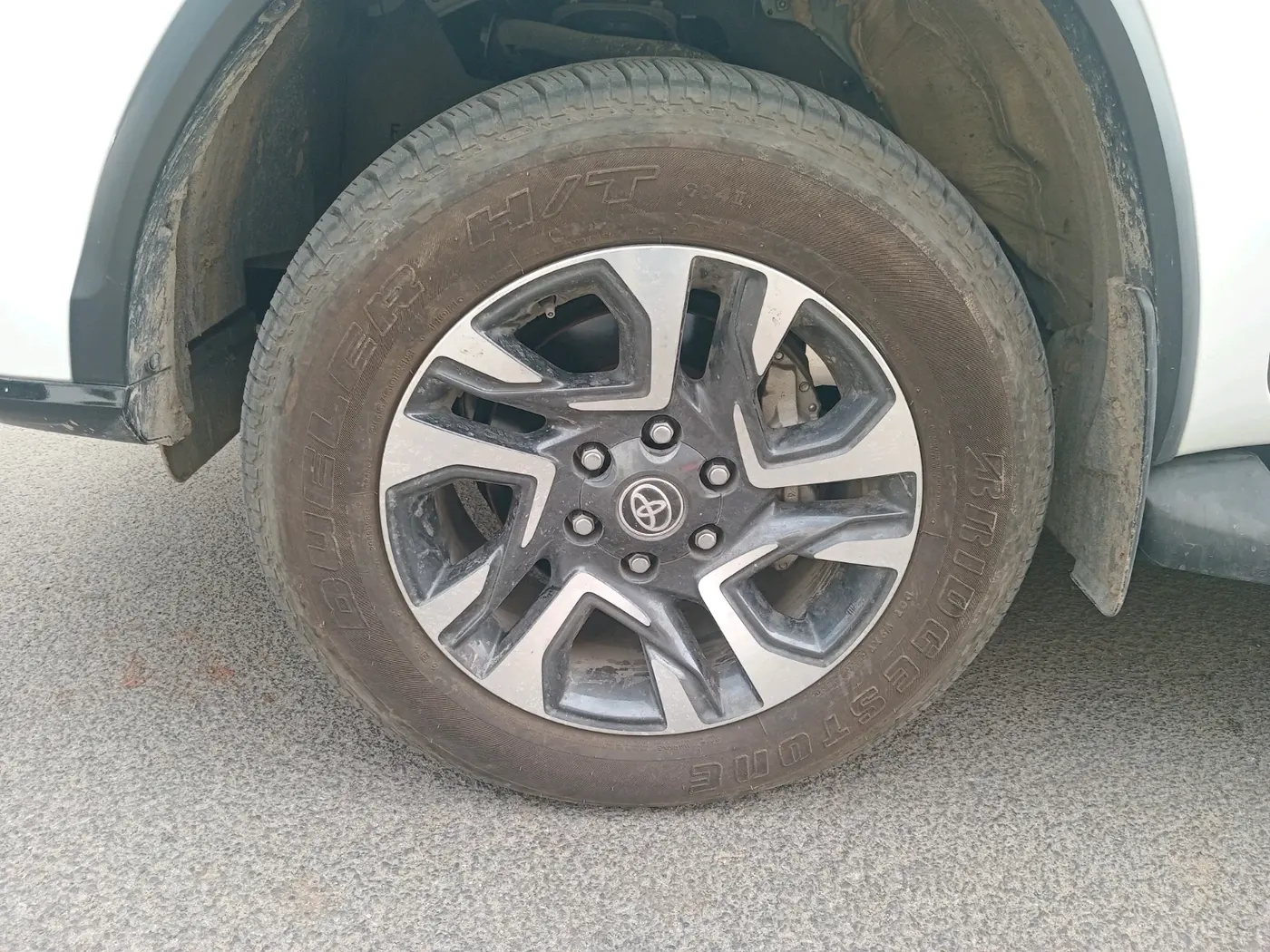 2024 Toyota Fortuner 4X2 AT 2.8 LEGENDER, Diesel, Automatic, 7,194 km, tyre
