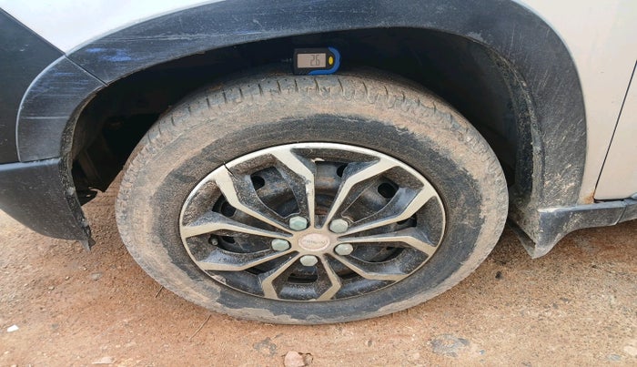 2016 Mahindra Kuv100 K6 5 STR, Petrol, Manual, 94,783 km, tyre