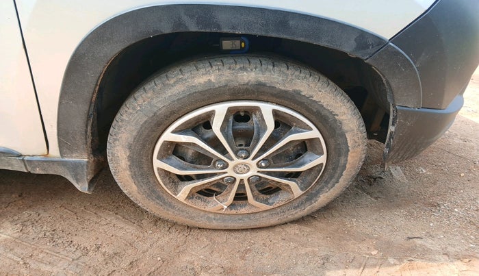 2016 Mahindra Kuv100 K6 5 STR, Petrol, Manual, 94,783 km, tyre