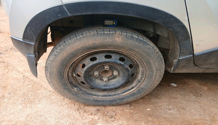 2016 Mahindra Kuv100 K6 5 STR, Petrol, Manual, 94,783 km, tyre