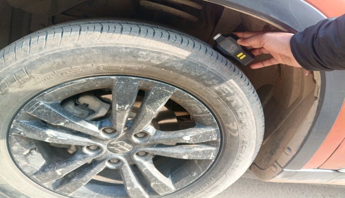 2019 Maruti Vitara Brezza ZDI PLUS AT DUAL TONE, Diesel, Automatic, 1,32,808 km, tyre