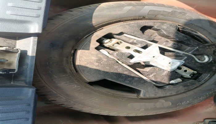 2019 Maruti Vitara Brezza ZDI PLUS AT DUAL TONE, Diesel, Automatic, 1,32,808 km, tyre