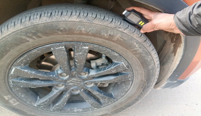 2019 Maruti Vitara Brezza ZDI PLUS AT DUAL TONE, Diesel, Automatic, 1,32,808 km, tyre