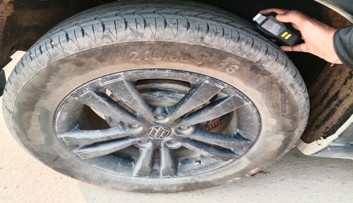 2019 Maruti Vitara Brezza ZDI PLUS AT DUAL TONE, Diesel, Automatic, 1,32,808 km, tyre