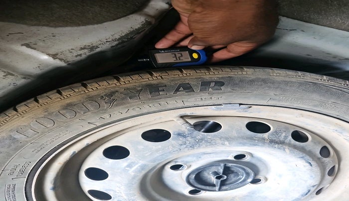 2015 Ford Figo Aspire TREND 1.5 DIESEL, Diesel, Manual, 1,15,810 km, tyre