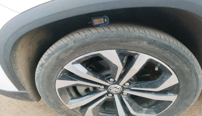 2025 MG HECTOR PLUS SHARP PRO 1.5 PETROL TURBO CVT 7 STR, Petrol, Automatic, 18,370 km, tyre