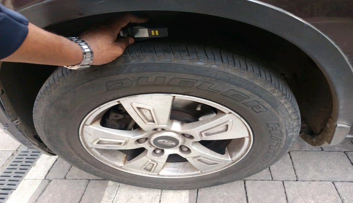 2013 Mahindra XUV500 W8, Diesel, Manual, 1,57,378 km, tyre