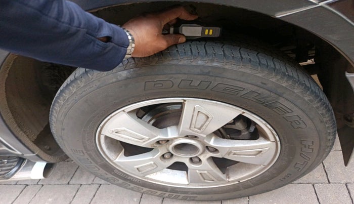 2013 Mahindra XUV500 W8, Diesel, Manual, 1,57,378 km, tyre