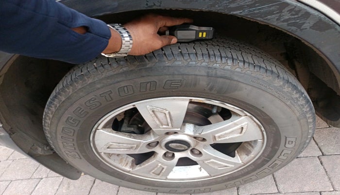 2013 Mahindra XUV500 W8, Diesel, Manual, 1,57,378 km, tyre