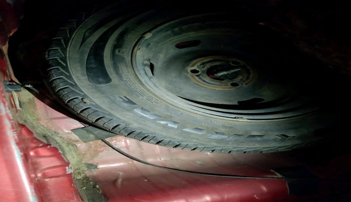 2015 Renault Kwid RXT 0.8, Petrol, Manual, 1,10,617 km, tyre