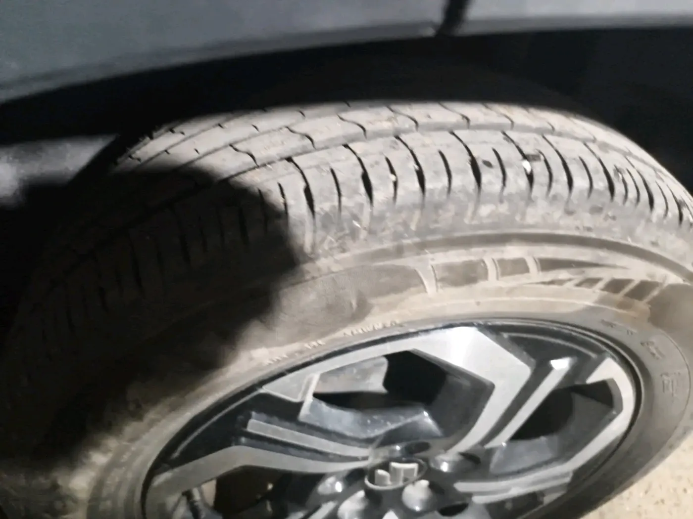 2024 Maruti BREZZA ZXI + AT SMART HYBRID, Petrol, Automatic, 14,199 km, tyre