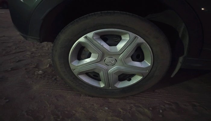 2022 Tata NEXON XMA PETROL, Petrol, Automatic, 40,400 km, tyre