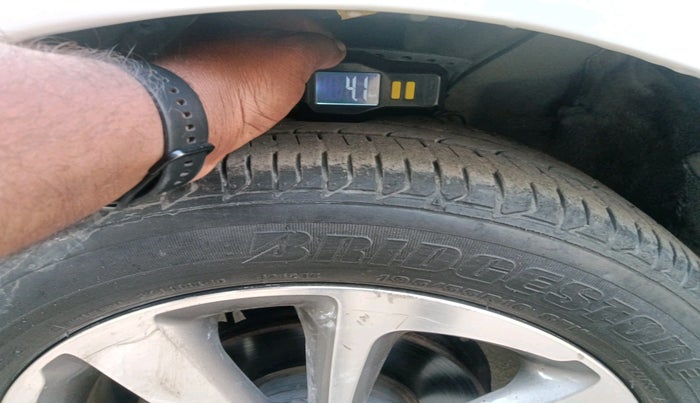 2015 Hyundai Elite i20 ASTA 1.2 (O), Petrol, Manual, 50,995 km, tyre