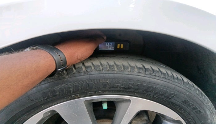 2015 Hyundai Elite i20 ASTA 1.2 (O), Petrol, Manual, 50,995 km, tyre