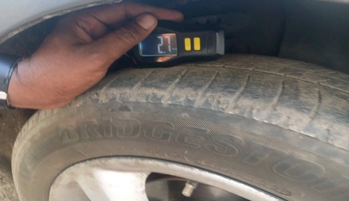 2013 Skoda Rapid AMBITION 1.6 TDI CR MT PLUS, Diesel, Manual, 1,16,770 km, tyre