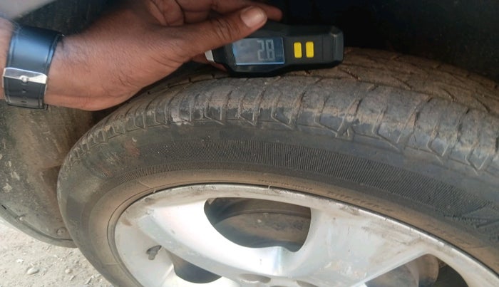 2013 Skoda Rapid AMBITION 1.6 TDI CR MT PLUS, Diesel, Manual, 1,16,770 km, tyre