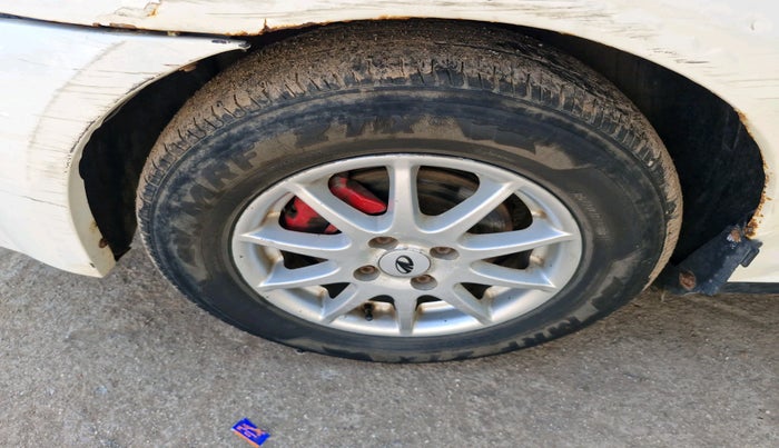 2014 Mahindra Verito 1.5 D6, Diesel, Manual, 95,662 km, tyre