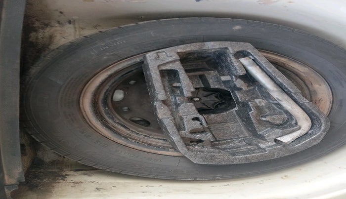 2011 Volkswagen Polo COMFORTLINE 1.2L, Diesel, Manual, 82,270 km, tyre