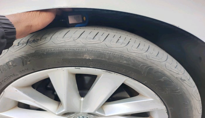 2017 Skoda Superb L&K 2.0 TDI AT, Diesel, Automatic, 1,91,861 km, tyre