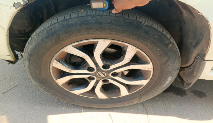 2014 Nissan Terrano XV D THP 110 PS, Diesel, Manual, 2,85,847 km, tyre