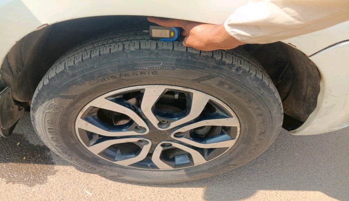 2014 Nissan Terrano XV D THP 110 PS, Diesel, Manual, 2,85,847 km, tyre