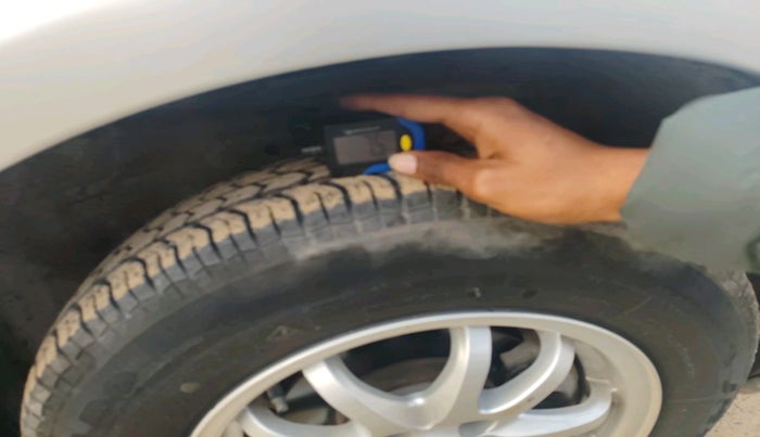 2013 Maruti Swift VXI, Petrol, Manual, 3,732 km, tyre