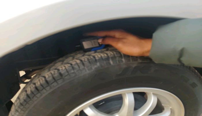 2013 Maruti Swift VXI, Petrol, Manual, 3,732 km, tyre