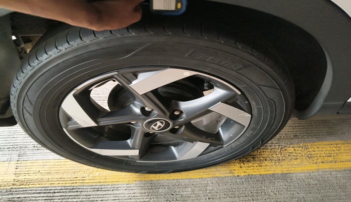 2019 Hyundai VENUE SX(O) 1.4 CRDI, Diesel, Manual, 1,01,905 km, tyre