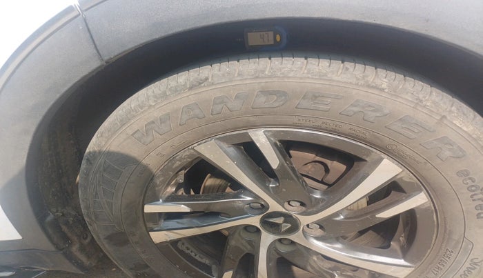 2024 Mahindra XUV700 AX 5 P AT 5 STR, Petrol, Automatic, 34,143 km, tyre