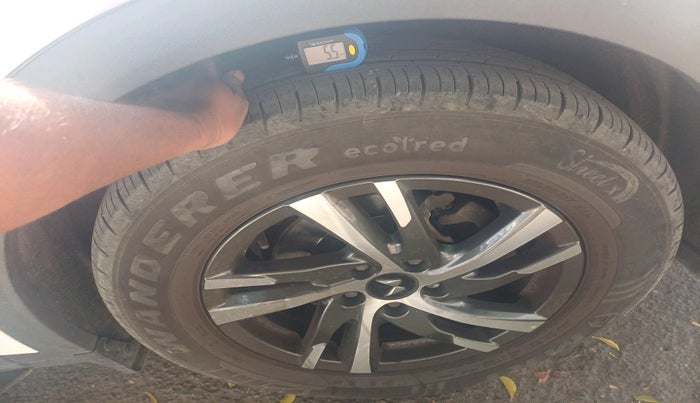 2024 Mahindra XUV700 AX 5 P AT 5 STR, Petrol, Automatic, 34,143 km, tyre