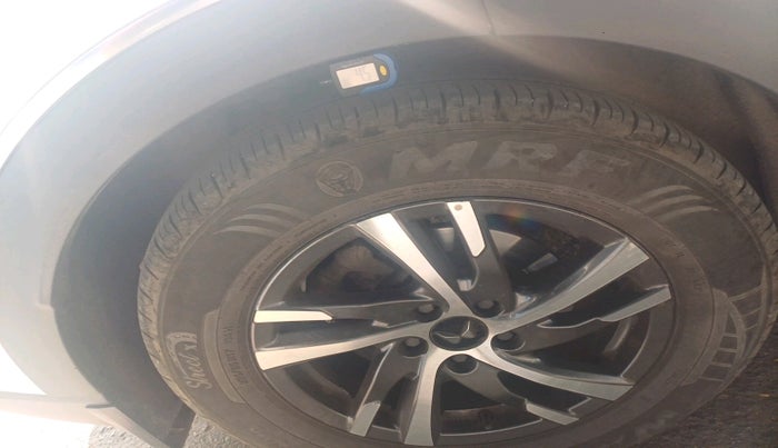 2024 Mahindra XUV700 AX 5 P AT 5 STR, Petrol, Automatic, 34,143 km, tyre