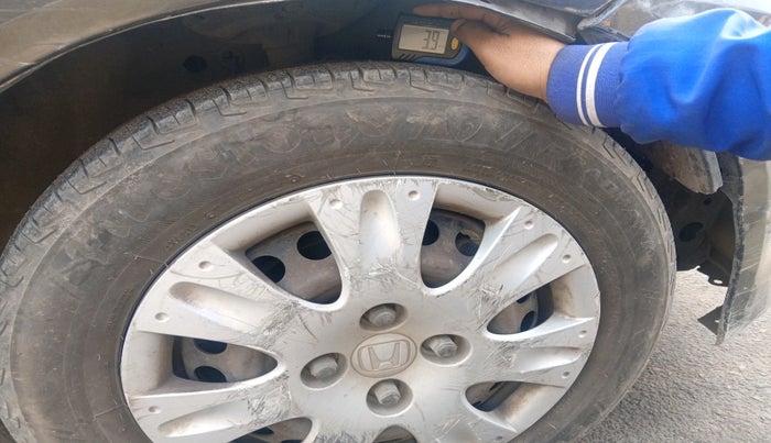 2015 Honda Amaze 1.2L I-VTEC S, Petrol, Manual, 1,06,862 km, tyre