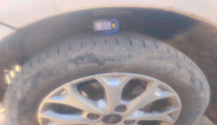 2014 Ford Figo TITANIUM 1.4 DIESEL, Diesel, Manual, 1,10,909 km, tyre