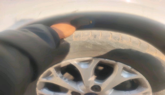 2014 Ford Figo TITANIUM 1.4 DIESEL, Diesel, Manual, 1,10,909 km, tyre