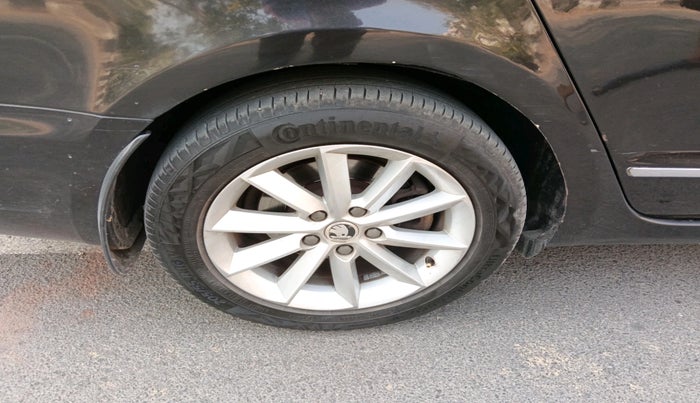 2014 Skoda Superb ELEGANCE 1.8 TSI AT, Petrol, Automatic, 76,086 km, tyre