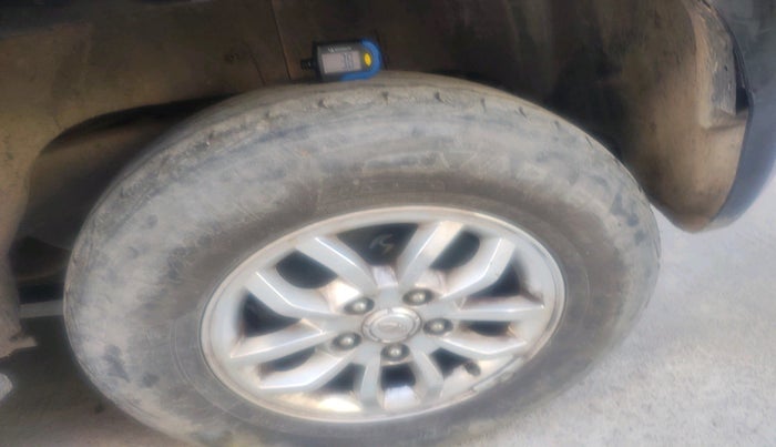 2018 Mahindra TUV300 T8, Diesel, Manual, 37,198 km, tyre