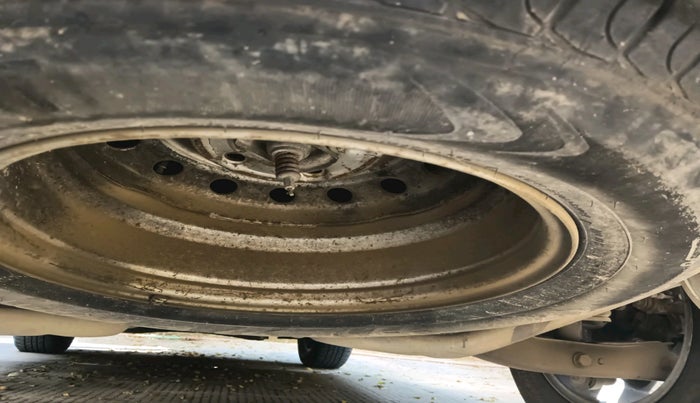 2016 Mahindra XUV500 W10 1.99, Diesel, Manual, 1,23,000 km, tyre