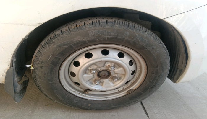 2015 Hyundai Eon ERA +, Petrol, Manual, 66,091 km, tyre