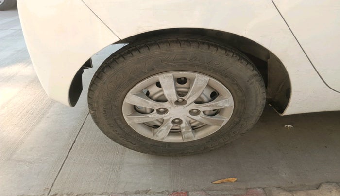 2015 Hyundai Eon ERA +, Petrol, Manual, 66,091 km, tyre