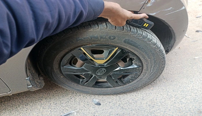 2017 Datsun Redi Go GOLD LIMITED EDITION, Petrol, Manual, 15,399 km, tyre