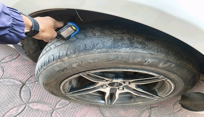 2017 Maruti Swift VDI, Diesel, Manual, 1,85,730 km, tyre