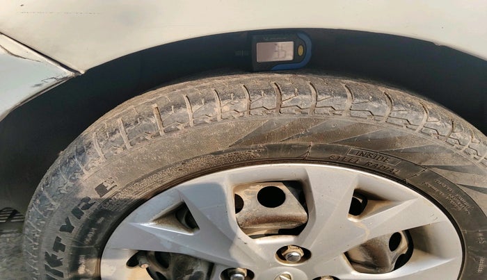 2015 Hyundai Grand i10 MAGNA 1.2 KAPPA VTVT, Petrol, Manual, 1,52,053 km, tyre