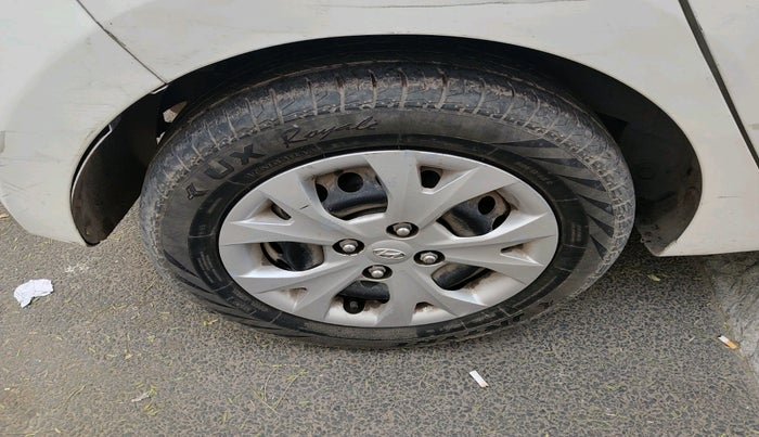 2015 Hyundai Grand i10 MAGNA 1.2 KAPPA VTVT, Petrol, Manual, 1,52,053 km, tyre