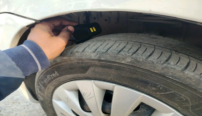 2014 Toyota Etios G, Petrol, Manual, 1,05,611 km, tyre