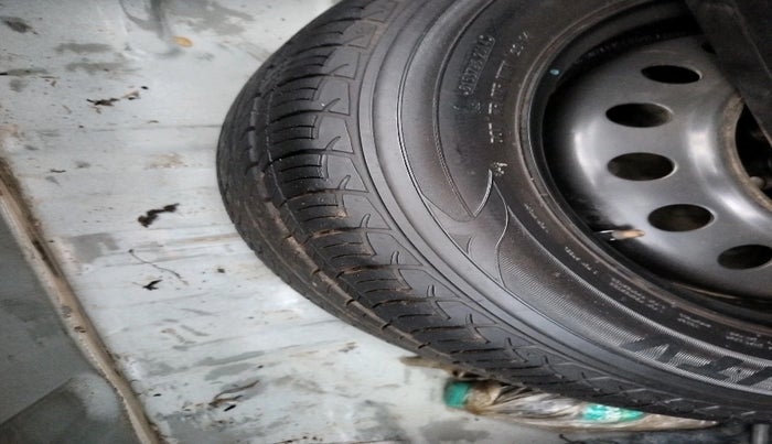 2014 Toyota Etios G, Petrol, Manual, 1,05,611 km, tyre