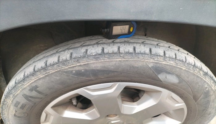 2018 Renault Kwid CLIMBER 1.0 AMT, Petrol, Automatic, 27,854 km, tyre