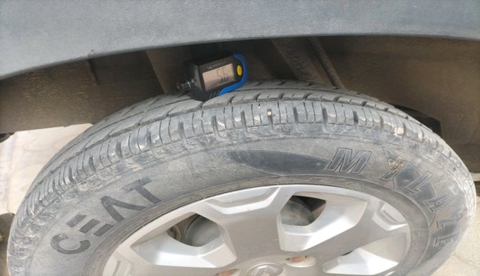 2018 Renault Kwid CLIMBER 1.0 AMT, Petrol, Automatic, 27,854 km, tyre