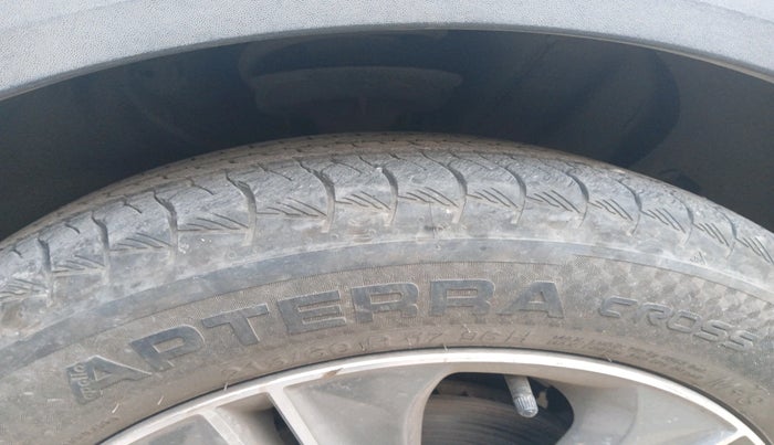 2017 Hyundai Creta SX PLUS AT 1.6 PETROL, Petrol, Automatic, 1,09,844 km, tyre