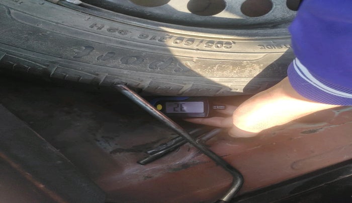 2017 Maruti Vitara Brezza VDI (O), Diesel, Manual, 1,23,738 km, tyre